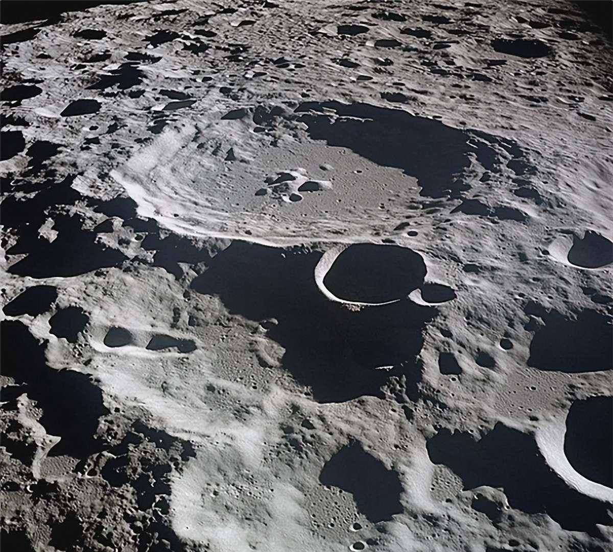 纪实：月球背面的“秘密”被揭开？卫星传回图像，原来霍金没说错  月球背面的秘密 第7张