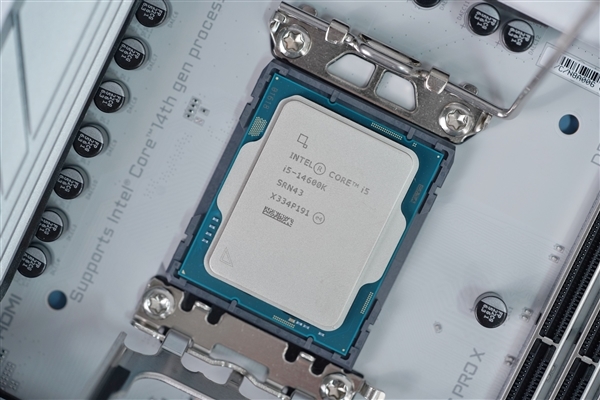 Intel、AMD下代主板都叫800系列乱套了！让人傻傻分不清楚 Intel AMD下代主板 第1张