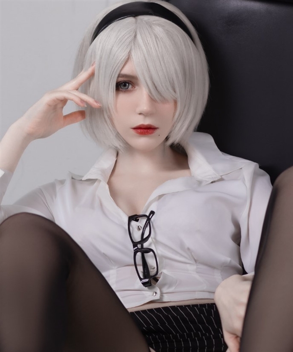 俄罗斯美女Cos《尼尔》2B美图：黑丝白丝性感至极 俄罗斯美女Cos 尼尔 第2张
