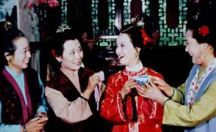 王熙凤和平儿两个人中，到底谁比谁更有造化？（速看） 第3张