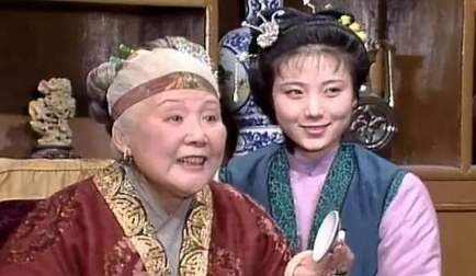 鸳鸯如何在贾母问饭不够了时，当场叫板王夫人？（新鲜出炉） 第2张
