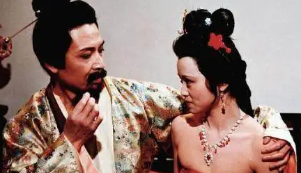 冯紫英是贾珍的好友，他如何帮助秦可卿远离窘境？（这样也行？） 第2张