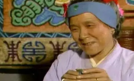 在贾母的茶杯精髓里，她对待林黛玉和妙玉的态度如何？（没想到） 第1张