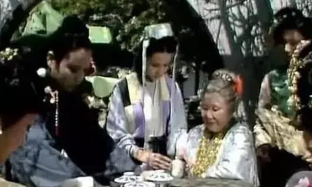 在贾母的茶杯精髓里，她对待林黛玉和妙玉的态度如何？（没想到） 第3张