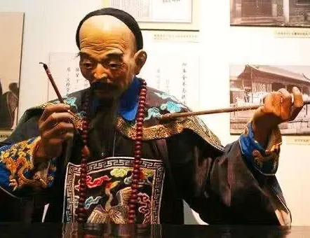 清朝大臣见皇帝的时候 大臣为什么甩袖子再跪拜（新鲜出炉） 第3张