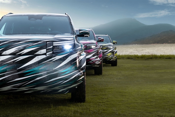 定位中型硬派SUV！方程豹豹3预告图公布：采用红蓝黄三种涂装 方程豹豹3 第3张