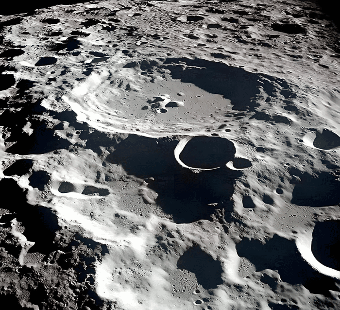 月球背面隐藏着重达2180亿万吨的金属物，外星人的基地或将被发现  月球背面 第1张