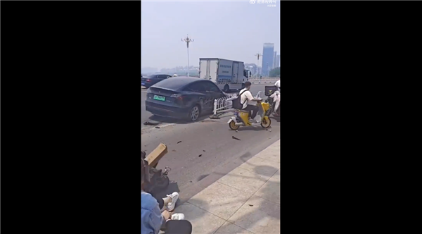你支持禁止单踏板模式吗！官方通报特斯拉撞车致1死2伤 肇事司机被控制 特斯拉 第3张