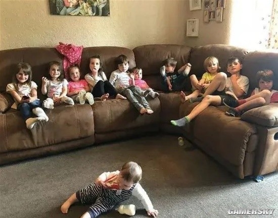 英国夫妇30年生了22个小孩引围观：创下"全英人口最多家庭"记录 英国夫妇30年生了22个小孩 第1张