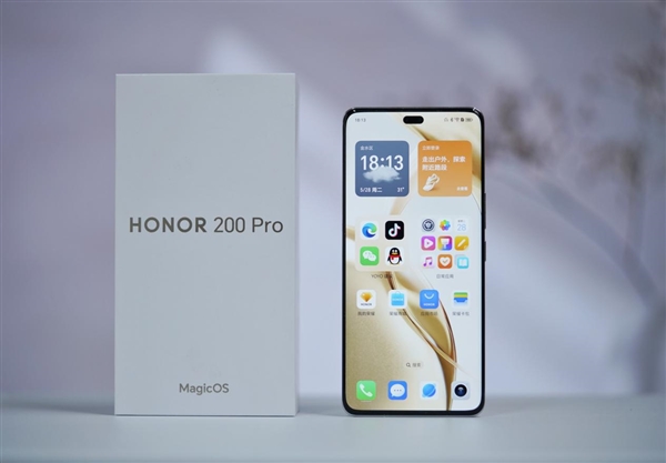 全等深悬浮四曲屏！荣耀200 Pro月影白图赏 荣耀200 Pro 第1张
