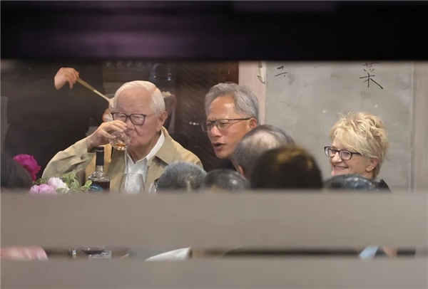 黄仁勋台北宴请行业大佬人均消费不到100元，你还在铺张浪费？ 黄仁勋 宴请行业大佬 第6张
