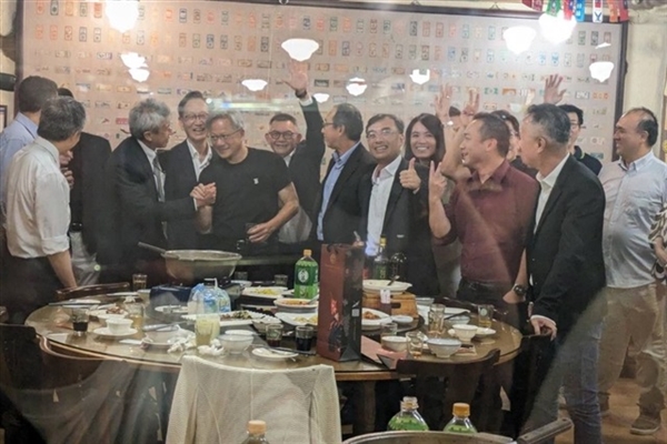 黄仁勋台北宴请行业大佬人均消费不到100元，你还在铺张浪费？ 黄仁勋 宴请行业大佬 第3张