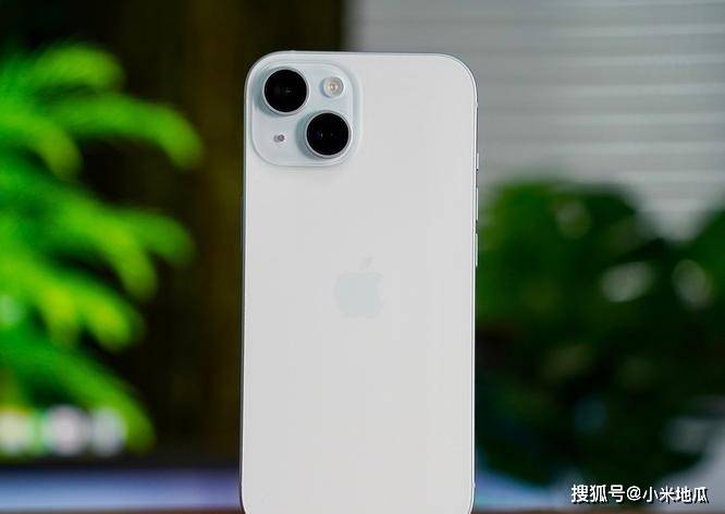 iPhone15官方全系降至历史最低价，手机市场迎来新变革  iPhone15 第1张