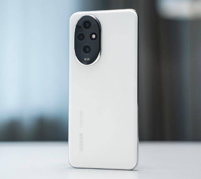 骁龙7Gen3+16GB+512GB，vivo S19和荣耀200相差100元，该咋选?  vivo S19 荣耀200 骁龙7Gen3 第4张