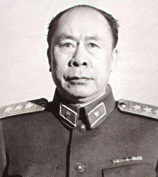 他是黄埔教官，学生有很多名将，授衔时主动申请中将，后授衔上将  黄埔教官 第2张