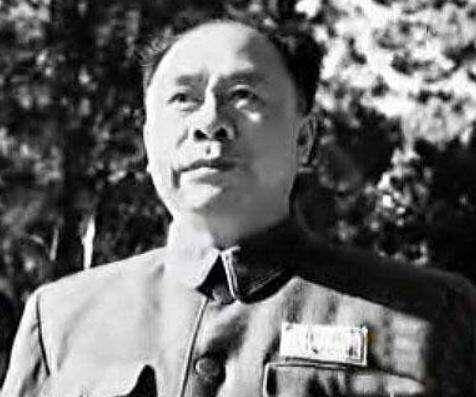 他是黄埔教官，学生有很多名将，授衔时主动申请中将，后授衔上将  黄埔教官 第1张