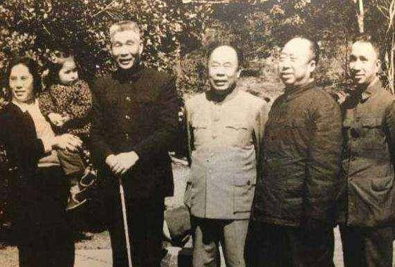 他是黄埔教官，学生有很多名将，授衔时主动申请中将，后授衔上将  黄埔教官 第3张