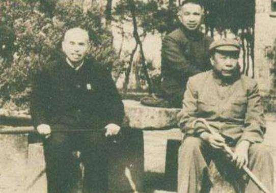 他是黄埔教官，学生有很多名将，授衔时主动申请中将，后授衔上将  黄埔教官 第4张