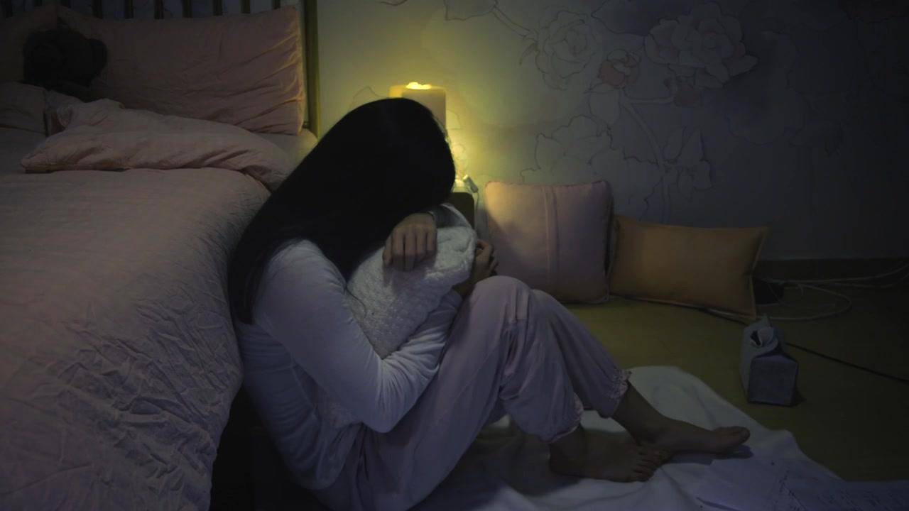 孩子抑郁了，不愿意治疗，也不去上学，家长很焦虑，该怎么办？  孩子抑郁 第1张