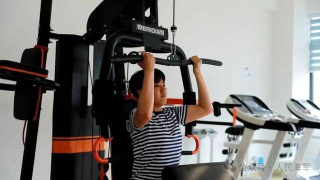 瘦身80斤！她如愿成为一名海军战士  瘦身 第8张