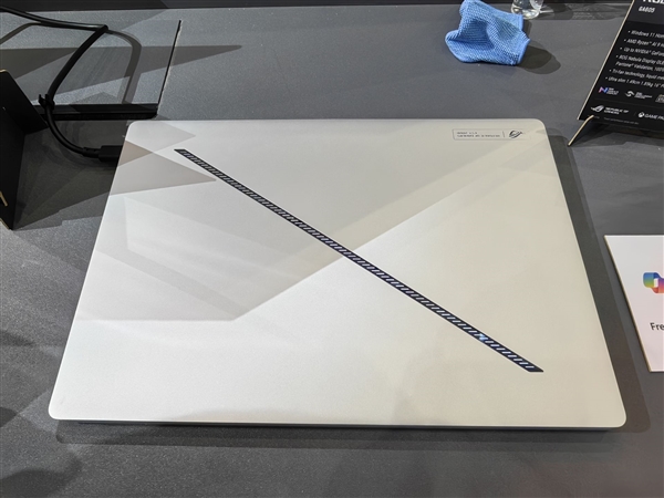 华硕新款ROG幻16 Air轻薄本发布：锐龙AI 9 HX 370芯片、总算力达402TOPS 华硕ROG幻16 Air轻薄本 锐龙AI 370 第4张