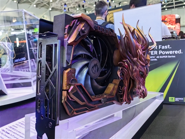 黄仁勋签名微星RTX 4090/RTX 4060亮相 龙形外观太吸睛 黄仁勋签名 微星RTX 4090/ 第2张