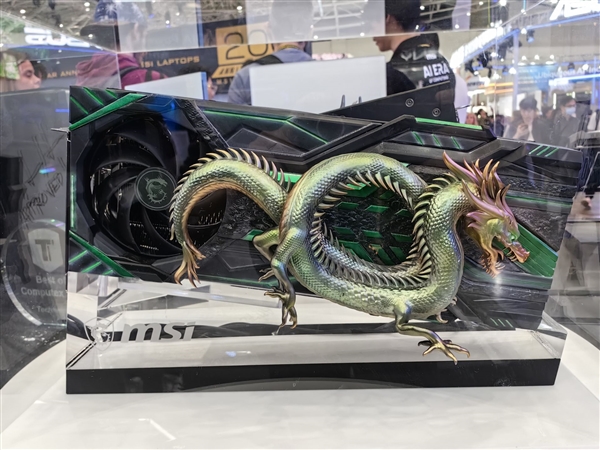 黄仁勋签名微星RTX 4090/RTX 4060亮相 龙形外观太吸睛 黄仁勋签名 微星RTX 4090/ 第3张