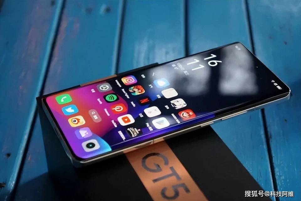 5400mAh+骁龙8Gen3，发布六个月跌至2962元，高端旗舰降成中档机  骁龙8Gen3 高端旗舰 第1张