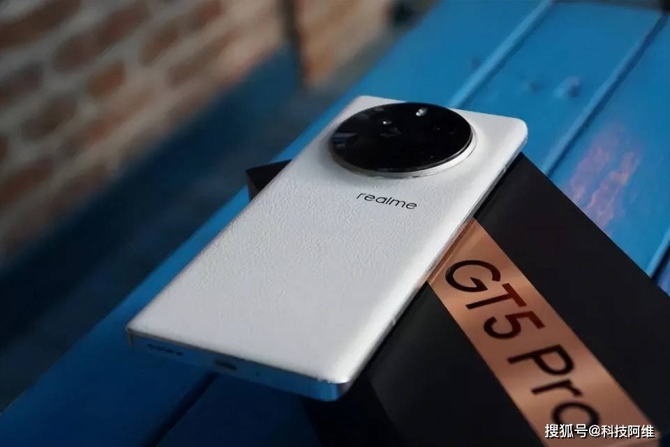 5400mAh+骁龙8Gen3，发布六个月跌至2962元，高端旗舰降成中档机  骁龙8Gen3 高端旗舰 第3张
