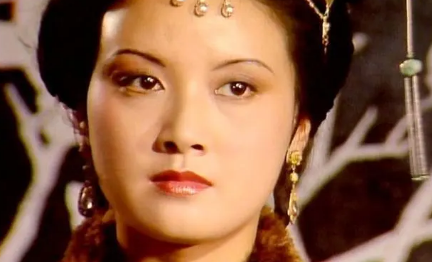 红楼梦中，一个大家族的管家奶奶要具备哪些基本条件？（奔走相告） 第1张