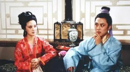红楼梦中，一个大家族的管家奶奶要具备哪些基本条件？（奔走相告） 第3张