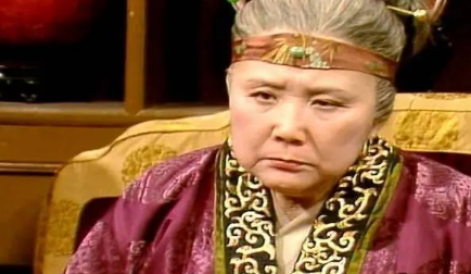 王熙凤为什么在鸳鸯被贾赦逼上绝路时见死不救？（真没想到） 第3张