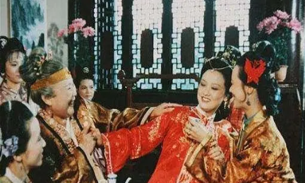 赖嬷嬷到底是什么来头，竟然敢和王熙凤正面交锋？（学会了吗） 第2张