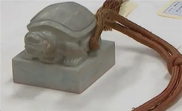 韩国罕见展出500年前王室印玺 乌龟造型被称国宝：网友围观神吐槽 韩国500年前王室印玺 第2张