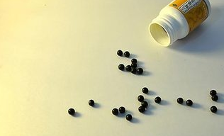 六味地黄丸到底是不是补药？不要随意长期吃，小心对肾脏有伤害！  六味地黄丸 第1张