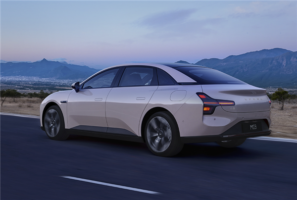 头灯尾灯一个样 小鹏新系列首车M03官图发布：15万级的“Model 3” 小鹏M03 第1张