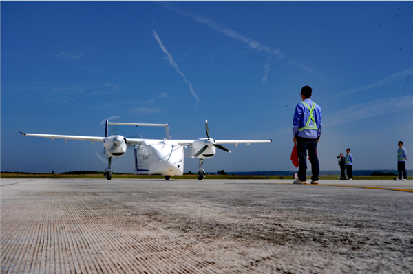 中国HH-100航空商用无人运输机成功首飞：满载700千克、可飞520千米 HH-100 商用无人运输机 第2张