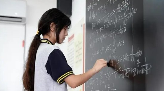 姜萍老师：她不属于天才型 而是属于勤奋型选手 姜萍老师 第1张
