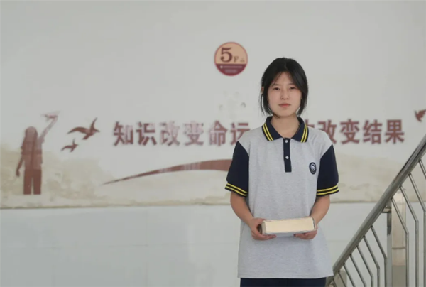 姜萍因家庭条件放弃读高中：曾考上当地重点高中 姜萍 第2张