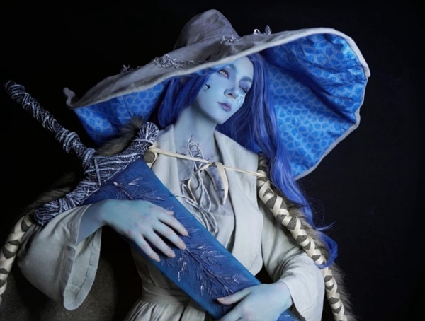 瑞士美女Cos《星刃》性感女主：穿紧身战衣凸显好身材 瑞士美女Cos 星刃 第4张