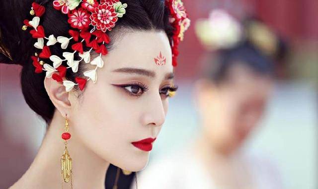 谁说女子不如男，盘点不让须眉的十大巾帼，第一无人超越  十大巾帼 第1张