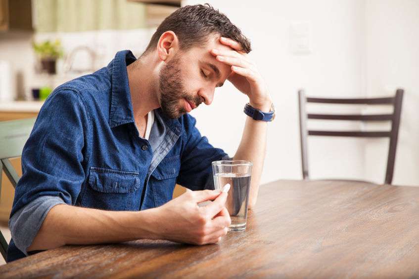 男性尿液总是发黄是什么原因？可能是下面这四个问题 男性尿液发黄 第2张