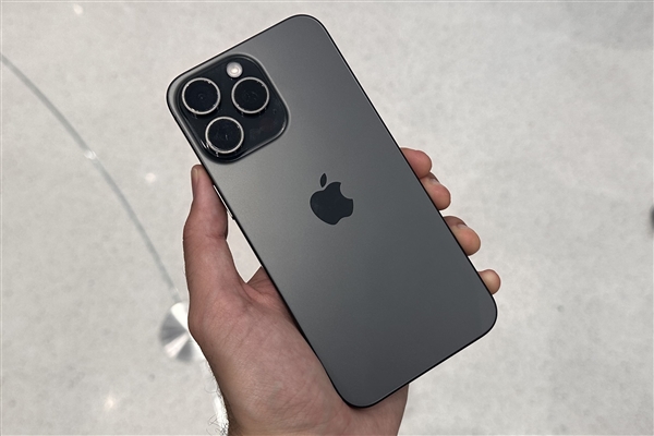 又只支持iPhone 15 Pro系列，iOS 18允许第三方App录制空间视频 iPhone Pro 第1张