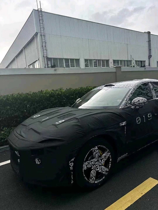小米汽车SUV车型曝光，外观酷似法拉利Purosangue 小米SUV 第5张
