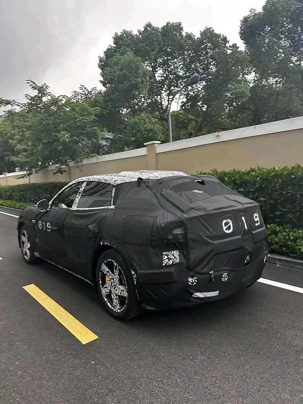 小米汽车SUV车型曝光，外观酷似法拉利Purosangue 小米SUV 第4张