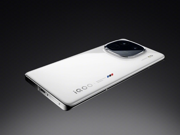 骁龙8 Gen4+6000mAh+2K直屏！iQOO 13前瞻：梦中神机 Gen4 iQOO 13 第2张