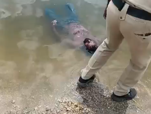 印度老哥被当成浮尸在水里漂了5个小时 捞起来后发现他... 水里漂了5个小时 第2张