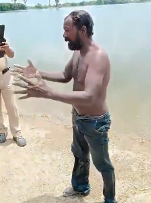 印度老哥被当成浮尸在水里漂了5个小时 捞起来后发现他... 水里漂了5个小时 第8张