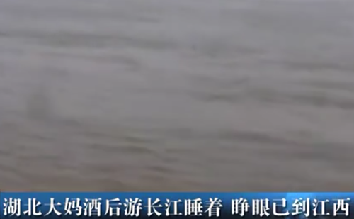印度老哥被当成浮尸在水里漂了5个小时 捞起来后发现他... 水里漂了5个小时 第18张