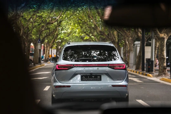 华为点石成金！市值破1500亿超越理想：赛力斯成新造车“龙头” 华为 赛力斯 第1张